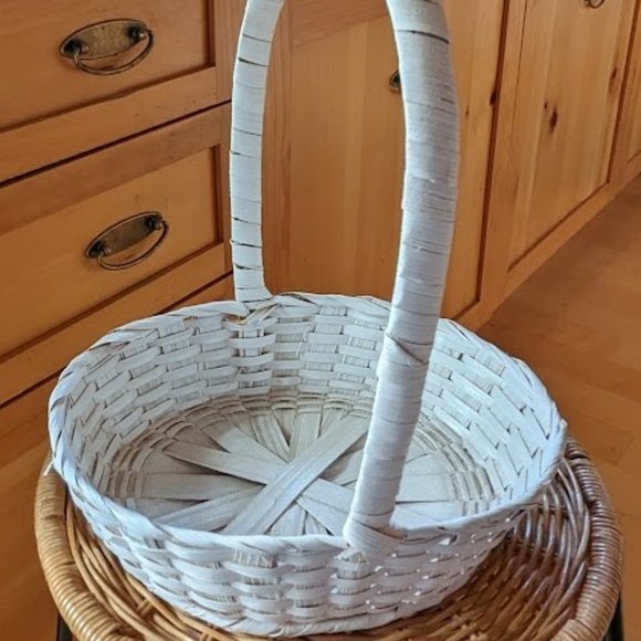 REDUCED Vintage Medium-Sized Shallow White Basket With Handle c Early 1990s - Picture 2 of 7